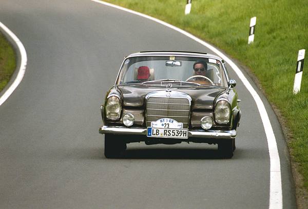 Mercedes220Coupe_23.jpg