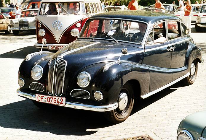 BMWV8.jpg